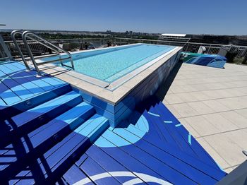 Rooftop pool & deck
