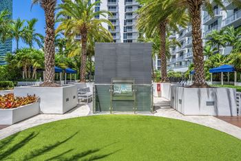 Rooftop landscaped sundeck