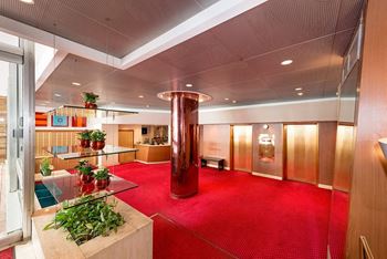24-Hour reception desk