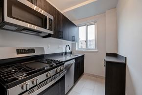 Washington apartment for rent - Quebec House beautifully renovated kitchen dark scheme