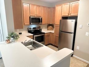 Fredericksburg apartment for rent - Classic Kitchen at Evergreens at Smith Run, Virginia