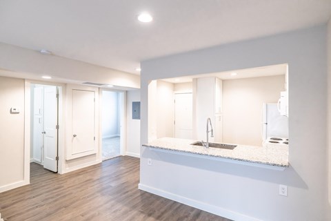 Floor plan for 2 beds, 1 bath, 925 sqft