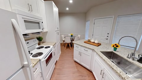 Floor plan for 2 beds, 2 baths, 913 sqft