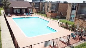 Victoria apartment for rent - Large inground pool