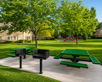 Riverwalk apartments picnic & bbq area