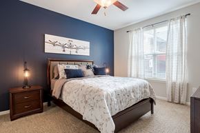 Louisville apartment for rent - a bedroom with a bed and a ceiling fan at Hurstbourne Estates Apartments, Louisville, KY, 40223