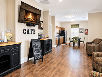 Café & resident lounge