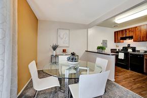 Towson apartment for rent - Dining Room at Kenilworth at Charles Apartments, Maryland, 21204