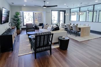 Seating area in the business center 
