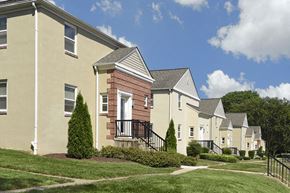 Baltimore apartment for rent - Beautifully Landscaped Grounds at Mount Ridge Apartments, Maryland, 21228