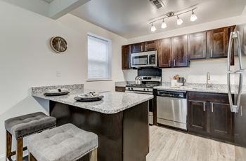 Kitchen with breakfast bar