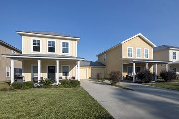 Brunswick townhouse for rent - Two houses with a driveway in between.