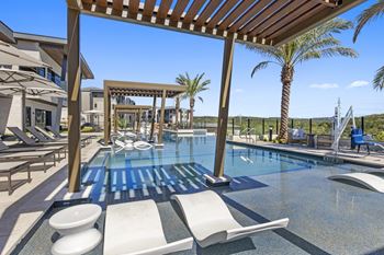Resort-style pool & cabanas