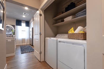 Full-size or stackable washer / dryers