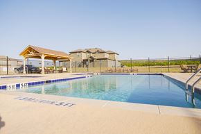 Big Spring townhouse for rent - Large community pool