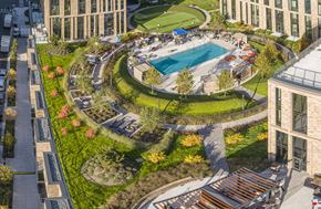 Chicago apartment for rent - Large Luxury Courtyard at Porte Apartments