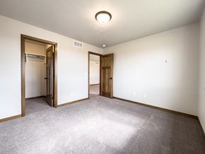 Sioux Falls townhouse for rent - the upstairs bedroom is empty and ready for you to move in to your new home