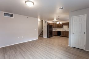 Sioux Falls townhouse for rent - Living Room looking into kitchen