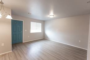Sioux Falls townhouse for rent - vacant living room