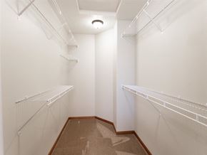Brandon townhouse for rent - a spacious walk in closet with two mirrored closets
