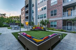 San Antonio apartment for rent - an outdoor lounge area at the bradley braddock road station apartments at Republic at Alamo Heights, San Antonio Texas