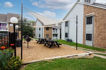 Our apartments are equipped with a courtyard with a picnic table