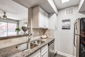 Houston apartment for rent - Kitchen with granite counters and double sink at Monarch Medical Center Apartments, Houston, TX
