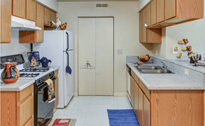 Reno apartment for rent - Apartment kitchen at Carriage Stone