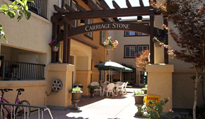 Reno apartment for rent - Carriage Stone Apartments courtyard