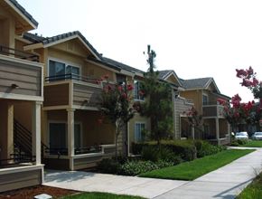 Sacramento apartment for rent - Terracina Gold grounds