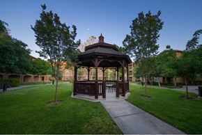 Petaluma apartment for rent - Vintage Chateau I gazebo