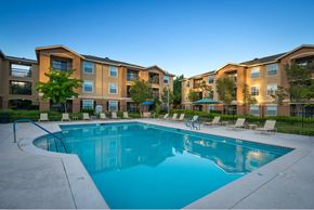 Petaluma apartment for rent - Vintage Chateau I pool