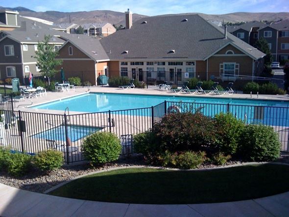Reno apartment for rent - Vintage Hills pool