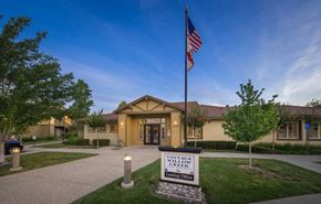 Folsom apartment for rent - Vintage Willow Creek clubhouse exterior
