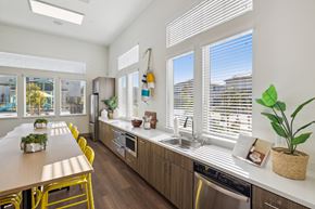 Marina apartment for rent - Clubhouse kitchen with fridge, diswasher, warming drawers and microwave