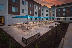 Folsom apartment for rent - a courtyard with tables and chairs and umbrellas