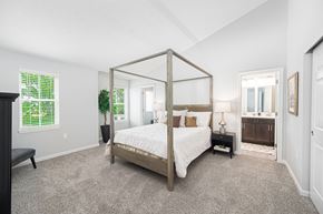 Powell townhouse for rent - a bedroom with a four poster bed