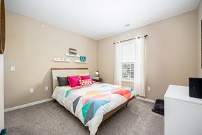 Dublin townhouse for rent - a bedroom with a bed and a window