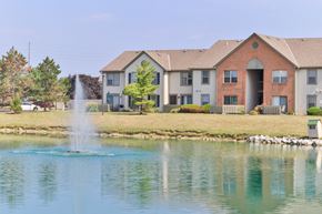 Galloway townhouse for rent - a fountain in a pond with a building in the background