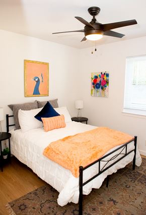 Redwood City apartment for rent - a bedroom with a bed and a ceiling fan