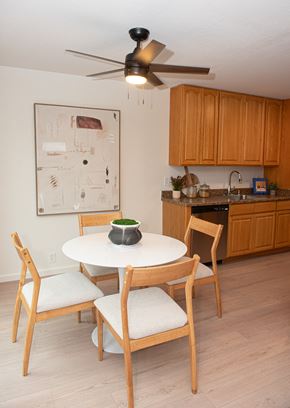 San Jose apartment for rent - A kitchen with a table and chairs.