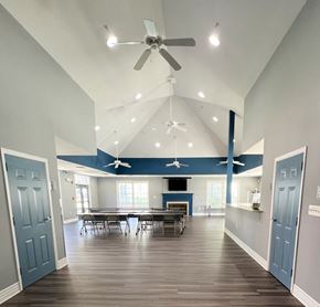 Arlington apartment for rent - a large room with a table and chairs and a ceiling fan