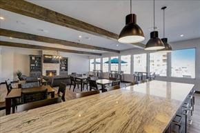 Verona apartment for rent - a large bar and dining room with a view of the ocean