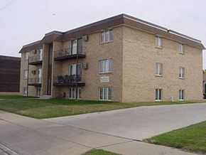 Bismarck apartment for rent - a large brick apartment building with balconies