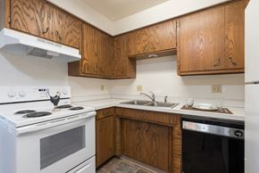 Bismarck apartment for rent - Brentwood II Apartments Bismarck, ND| 2 Bdrm- Kitchen