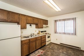 Grand Forks townhouse for rent - Chandler 1866 Apartments | Kitchen