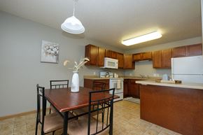 Fargo townhouse for rent - Bluestem Homes | Kitchen