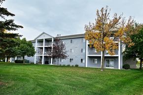 Fargo apartment for rent - An exterior of a three level apartment. Fargo, ND Flagstone Apartments.