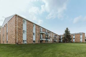 Grand Forks apartment for rent - Grand Forks, ND Grandview II Apartments. An exterior of  a brick apartment building