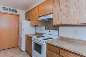Grand Forks townhouse for rent - Desoto Townhomes | Kitchen